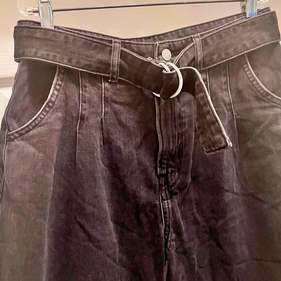 H & M-High Waisted Mom Jeans-Black Distressed Size 4 -Cotton Blend-Belted-Trend - Picture 8 of 15